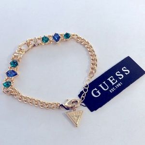 “GUESS” STONE ENCRUSTED CHAIN LINK BRACELET IN GOLD TONE METAL NWT!